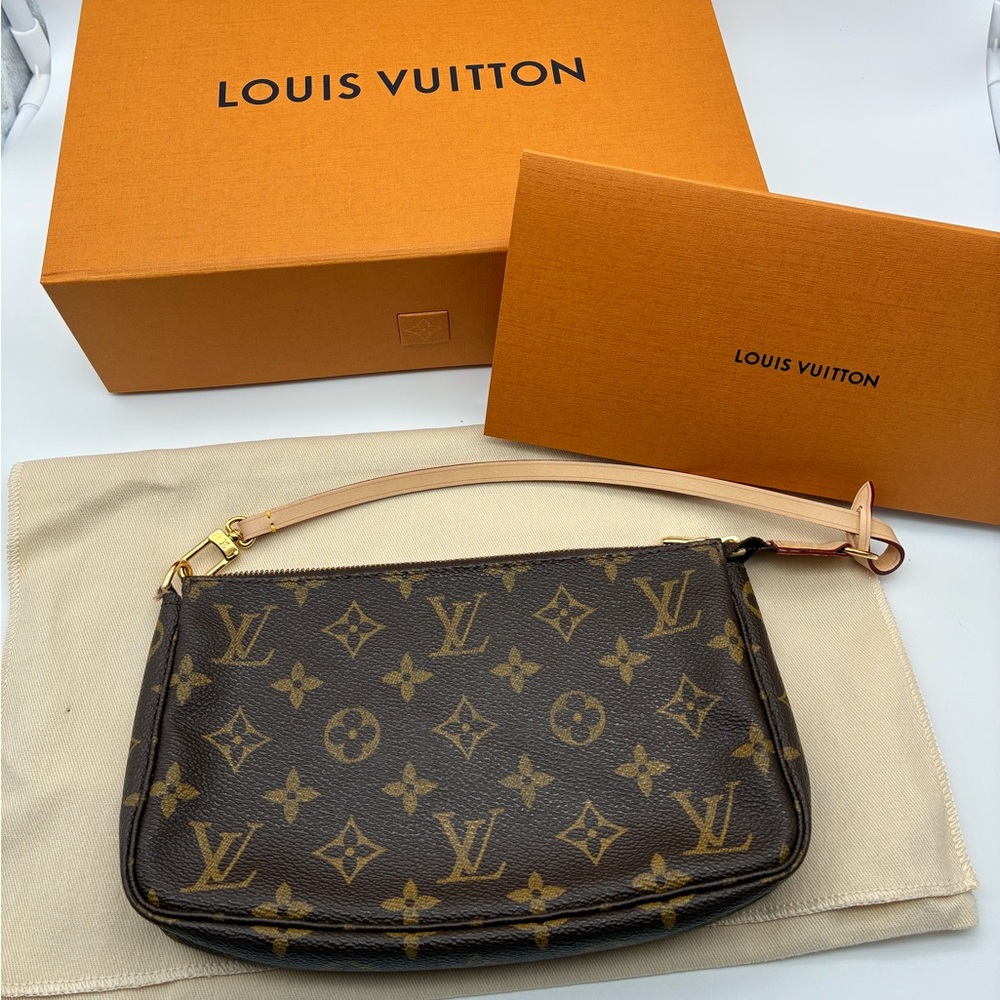 Louis Vuitton Monogram pochette bag with LV dust bag and box - Picture 2 of 10